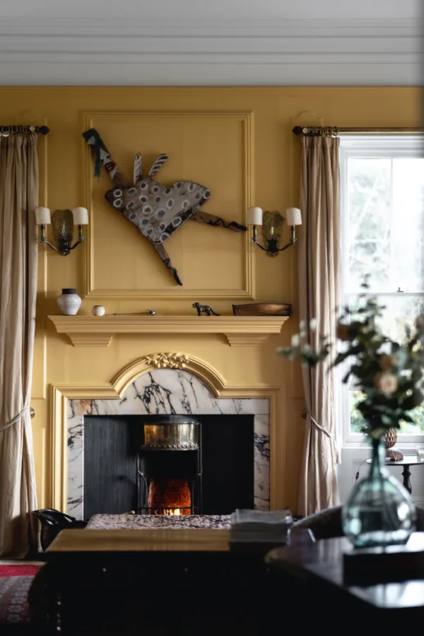 1 title Beezy Bailey 2020 ESH sitting room fireplace AMB 7548 copyimageoptim