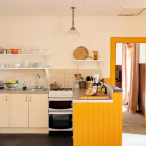 Red cottage pms 17027895 6a1c 4867 9a2f 1b4d9193d3ed