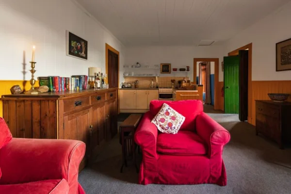 Red cottage pms 0fccd90f 2f40 4088 9db6 0f85a23cfcd4