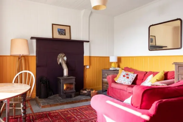 Red cottage pms 3599a6de f5cc 42b6 a59f 24c83ebc5df2